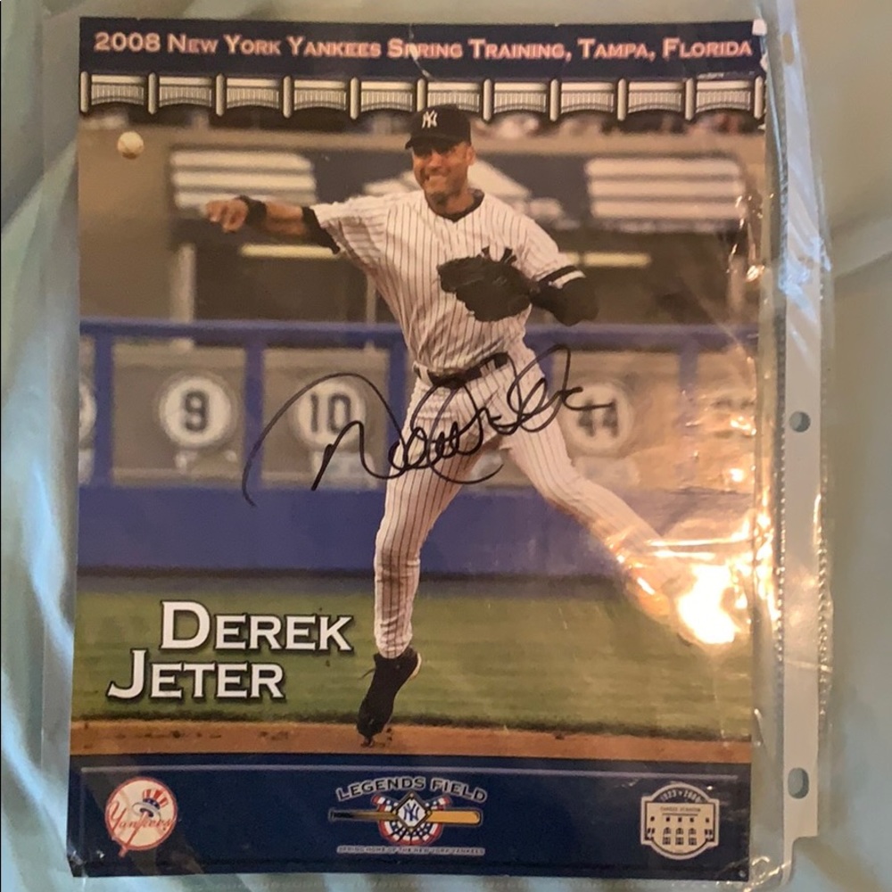 100% AUTHENTIC DEREK JETER AUTOGRAPH